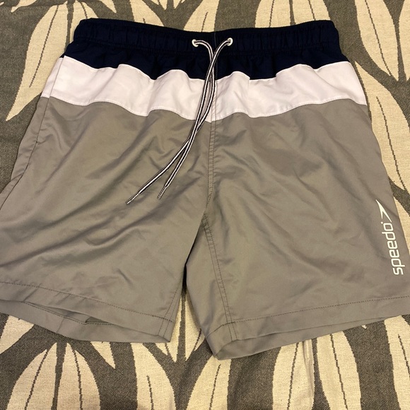 Speedo size medium swim trunks - Picture 1 of 4